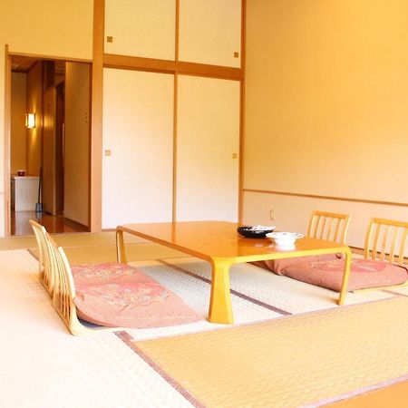 土湯温泉 やすらぎの宿 向瀧旅館 Fukushima  Exterior foto