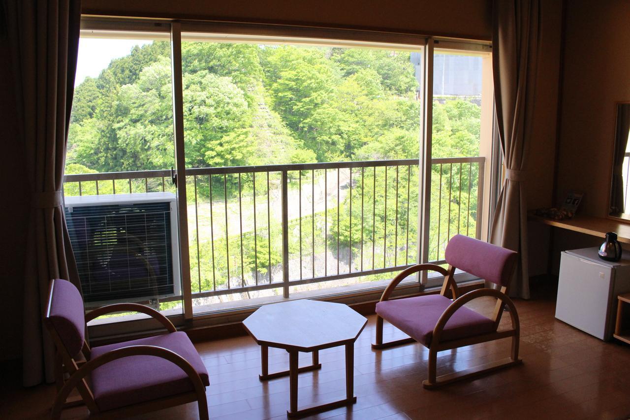土湯温泉 やすらぎの宿 向瀧旅館 Fukushima  Exterior foto