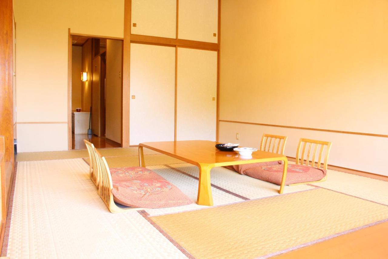土湯温泉 やすらぎの宿 向瀧旅館 Fukushima  Exterior foto